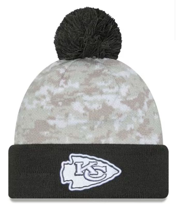 Kansas City Chiefs Men’s 2024 NFL Salute to Service Cuffed Pom Knit Hat
