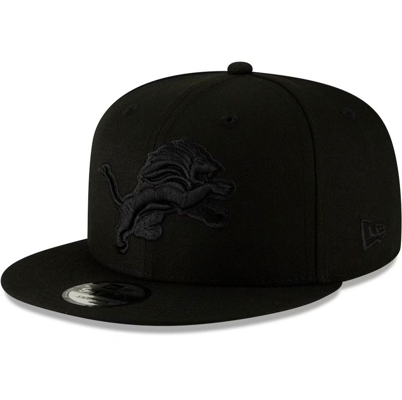 Detroit Lions Men's Black On Black New Era Basic Logo 9FIFTY SnapBack Hat