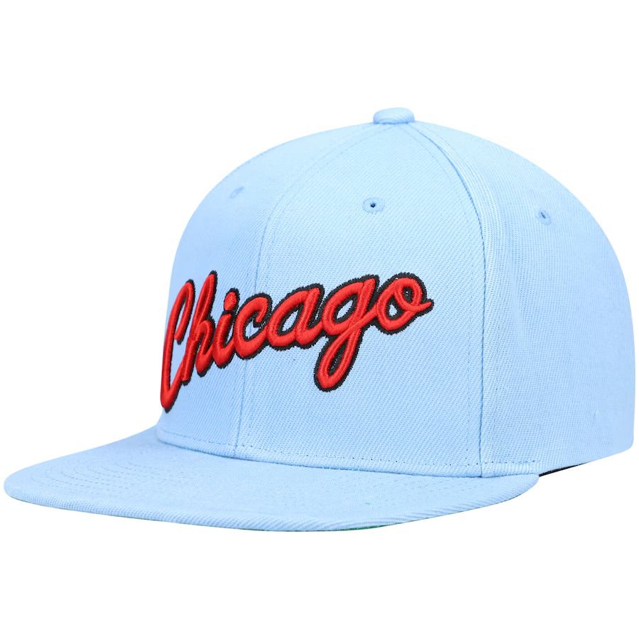 Chicago Bulls Baby Blue Men’s Mitchell & Ness NBA Core Snapback Hat