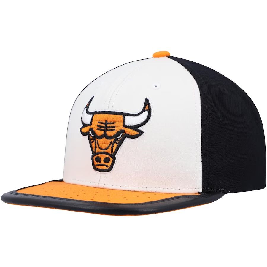 Chicago Bulls Men’s Black / Orange Day One Mitchell & Ness Snapback Hat