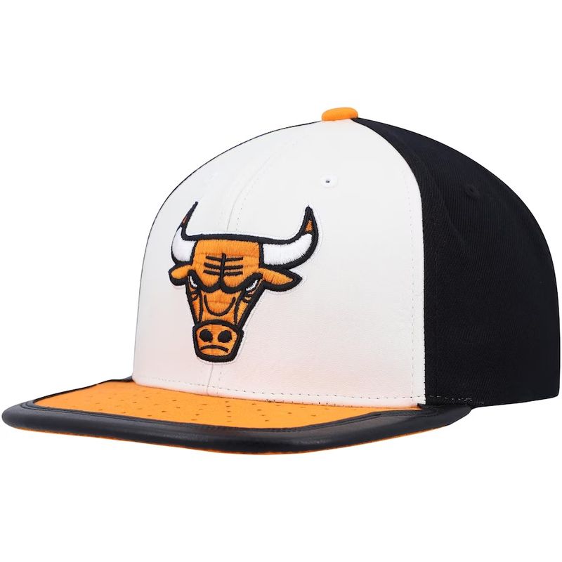 Chicago Bulls Men’s Black / Orange Day One Mitchell & Ness Snapback Hat