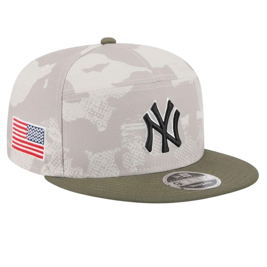 New York Yankees Men's Light Beige/Olive New Era 2025 Armed Forces Day 9FIFTY Split Panel Snapback Hat