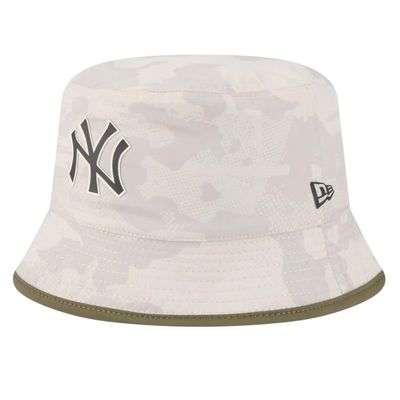 New York Yankees Men's Light Beige/Olive New Era 2025 Armed Forces Day Reversible Bucket