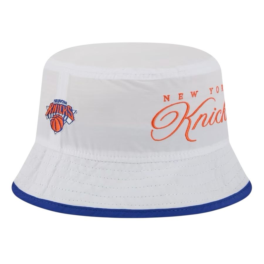 New York Knicks Men’s White New Era 2025 NBA Draft Nylon Bucket Hat