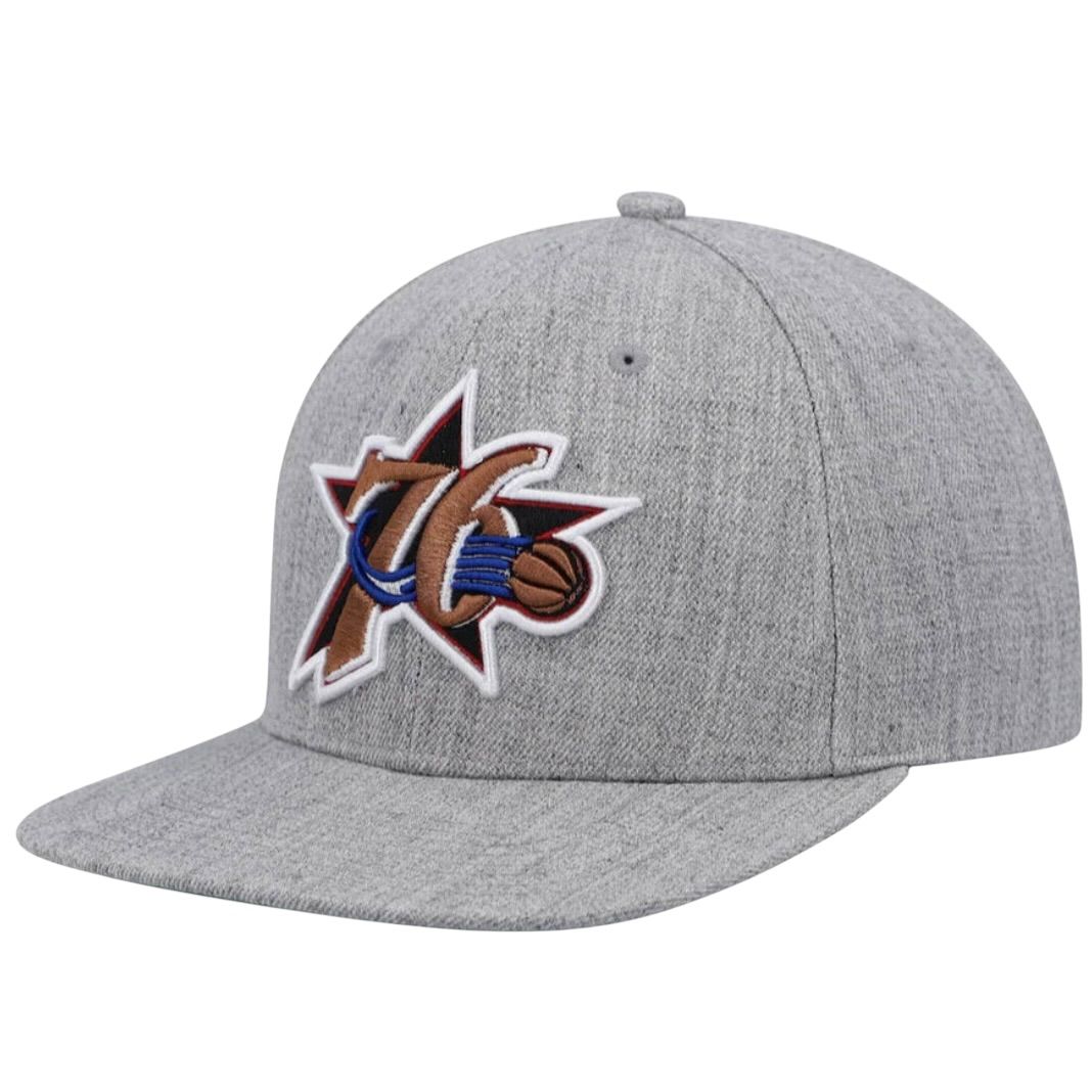 Philadelphia 76ers Men’s Heather Grey 2.0 Mitchell & Ness Team Snapback Hat