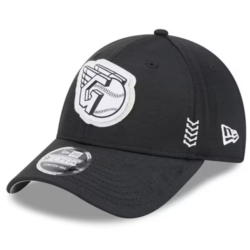 Cleveland Guardians Men’s New Era Black Clubhouse 9FORTY Stretch Snap Hat