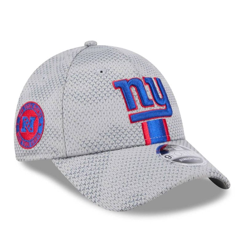 New York Giants Men's New Era Gray Sideline 9FORTY Stretch-Snap Hat
