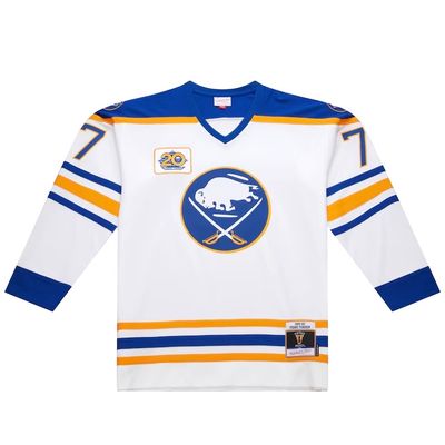 Buffalo Sabres Pierre Turgeon 1989-90 Men’s White Mitchell & Ness Blue Line Player Jersey Buffalo Sabres Pierre Turgeon 1989-90 Men’s White Mitchell & Ness Blue Line Player Jersey