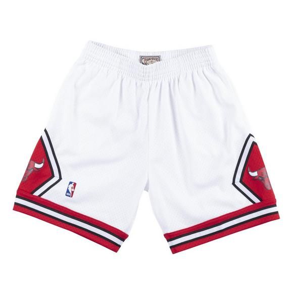 Chicago Bulls 1997-98 Men's White Mitchell & Ness Swingman Shorts