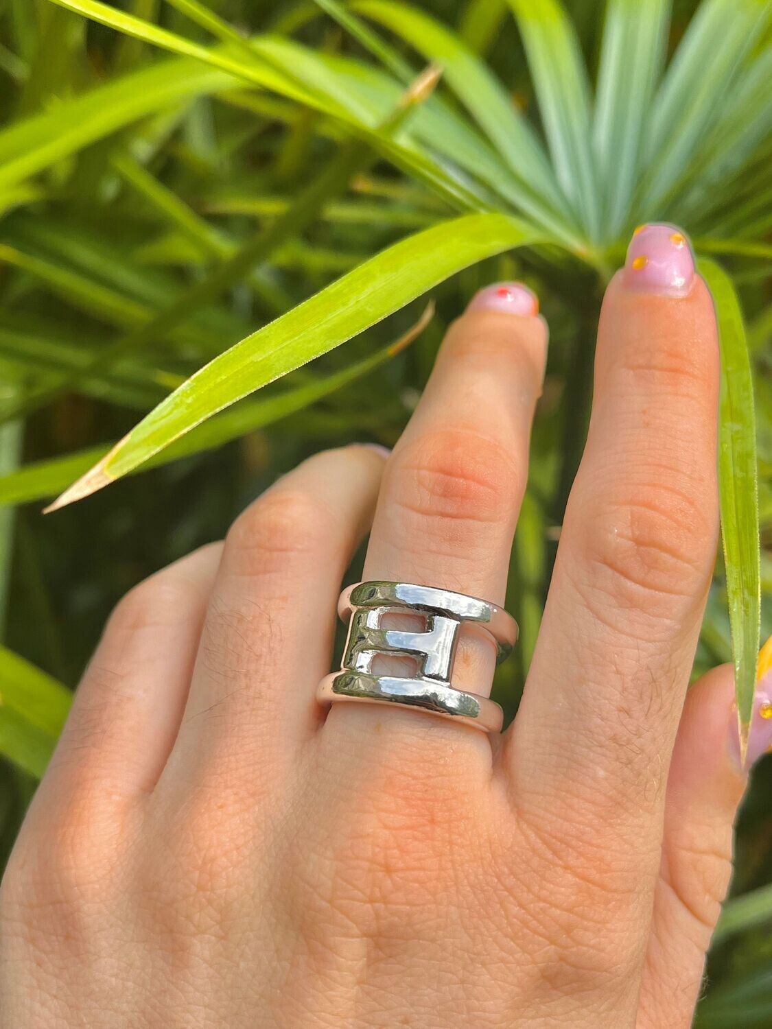 Bague H