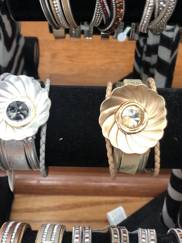Bracelet-Flower Face With Crystal Middle, Leather In Gold And Silver With Magnetic Clasp