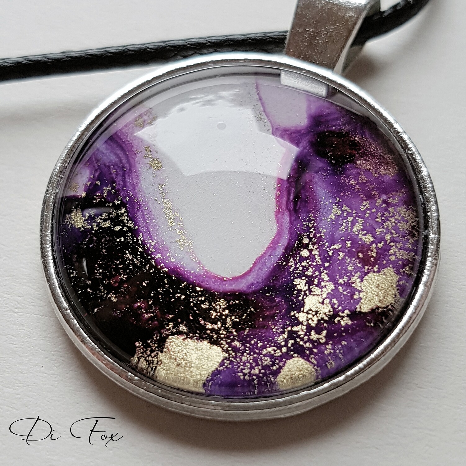 Dark Violet, White Gold flakes round shape pendant necklace