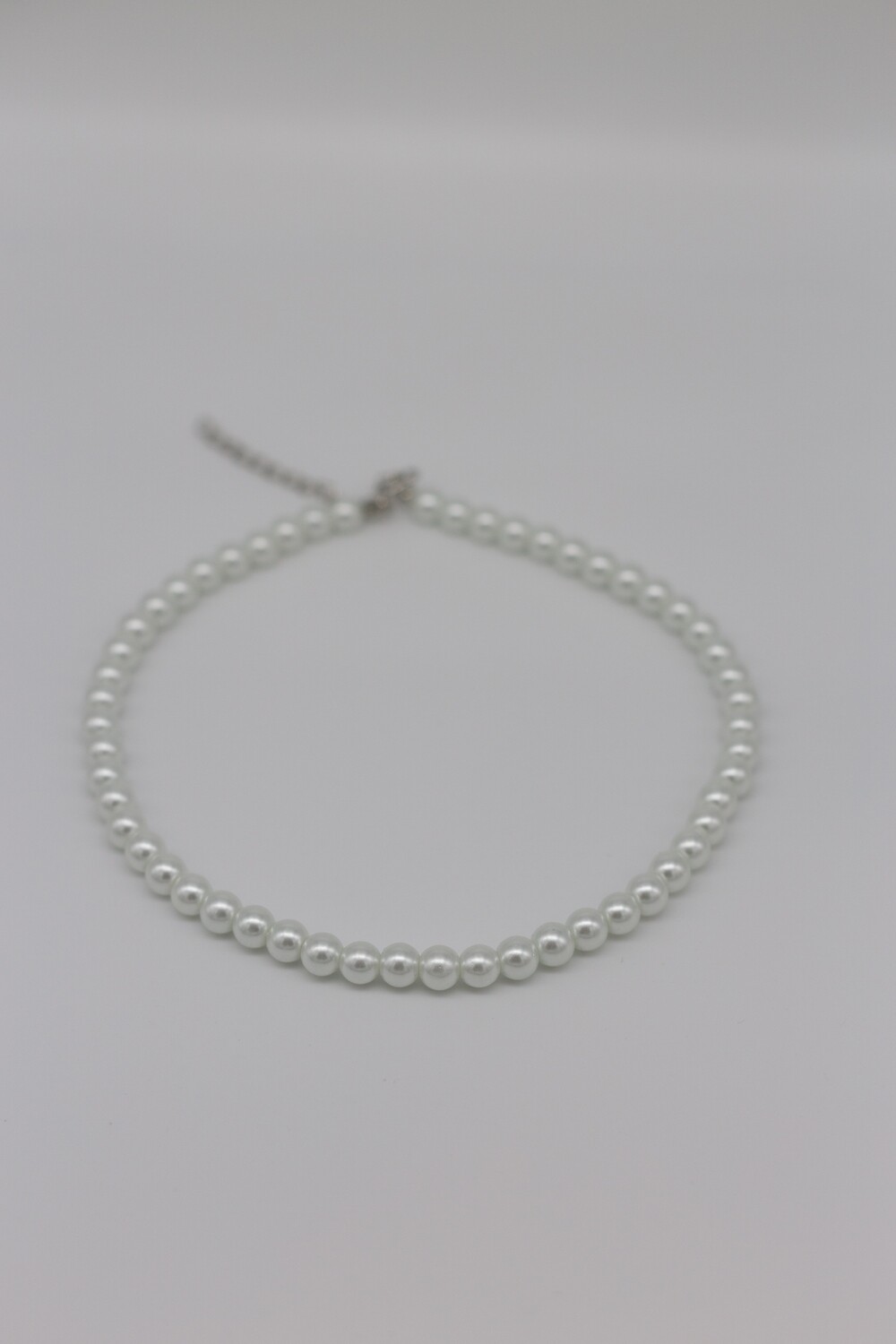 Dee White Pearl Necklace