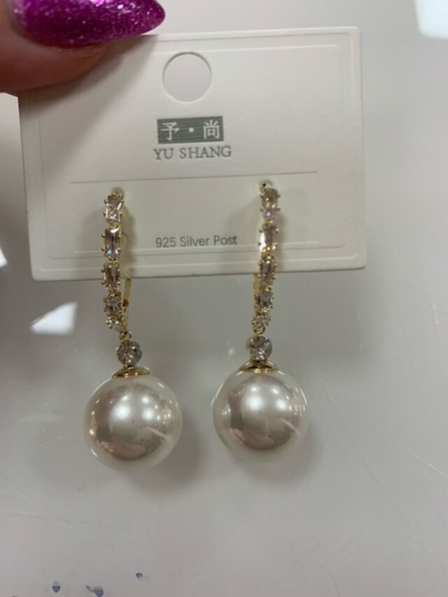Julie Pearl Earrings