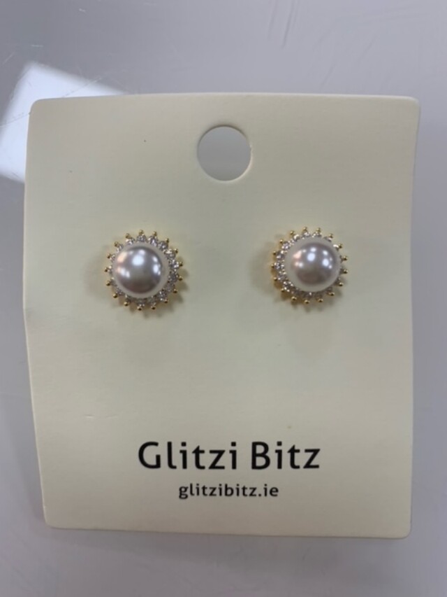 Flower Pearl Stud Earrings