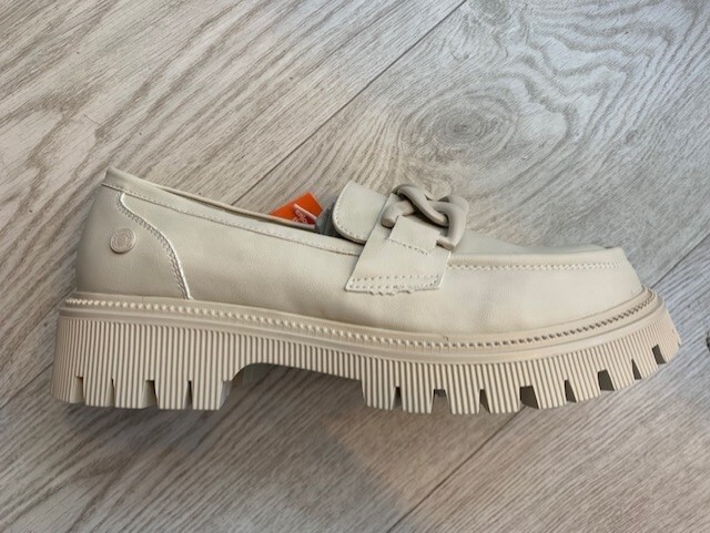 Refresh Cream Leather Loafer