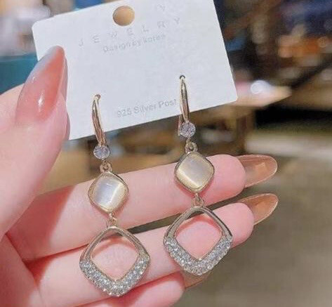 Alanna Drop Gold Earring