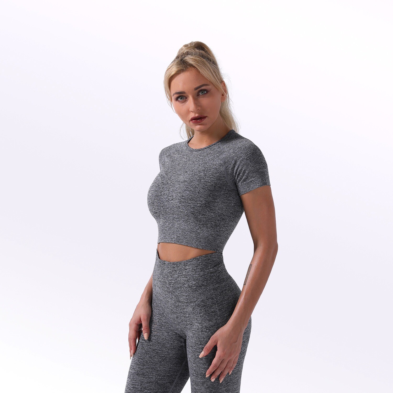 4 One-piece Shark Knit GYM Seamless Yoga Fitness Sportswear