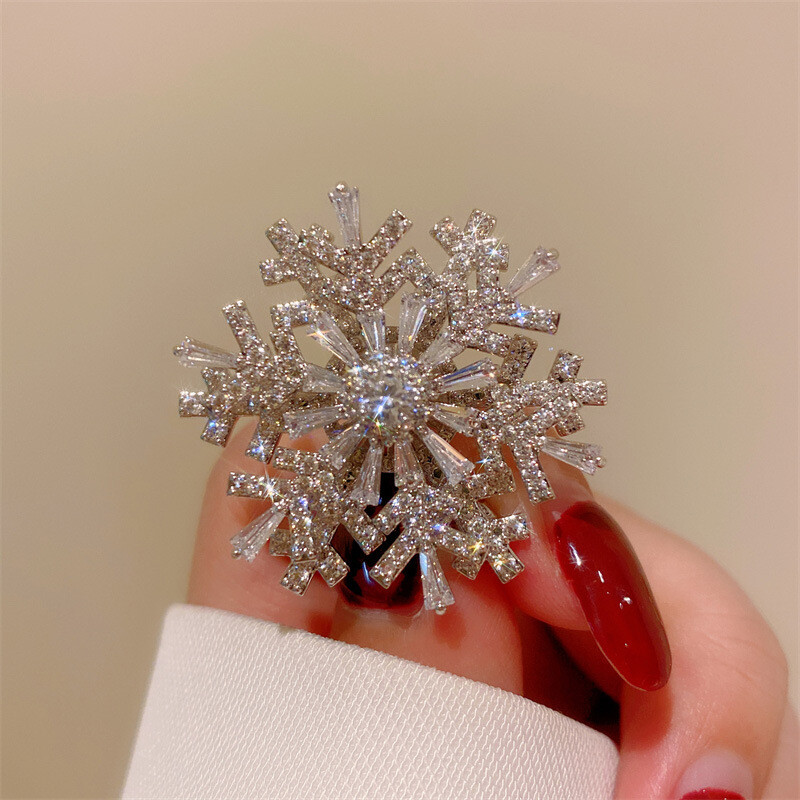 Advanced Sense Stereo Snowflake Zircon Rotary Brooch