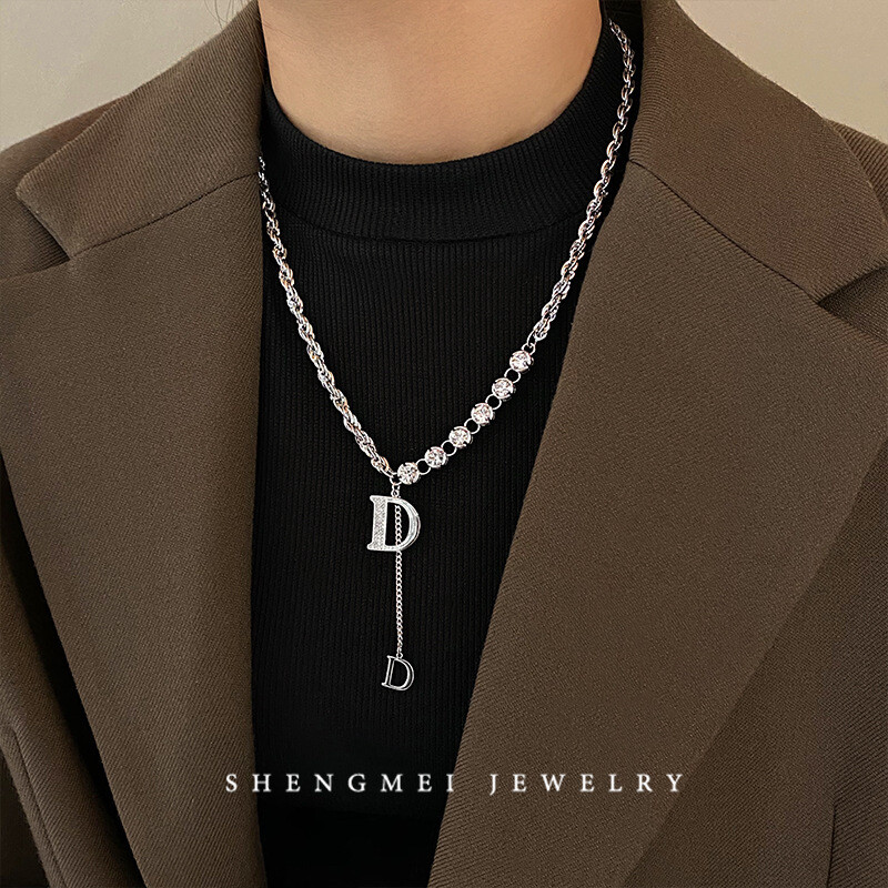 Light Luxury Niche Design Letter D Sweater Chain Female 2022 New Trendy High-end Sense Of Net Red Autumn And Winter Necklace Accessories