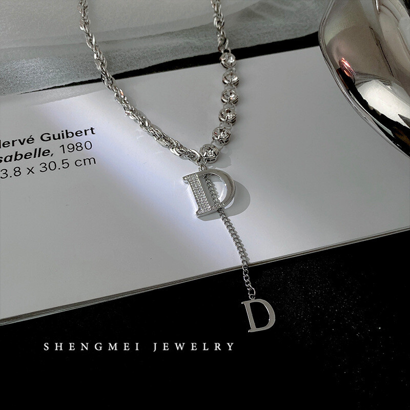Light Luxury Niche Design Letter D Sweater Chain Female 2022 New Trendy High-end Sense Of Net Red Autumn And Winter Necklace Accessories