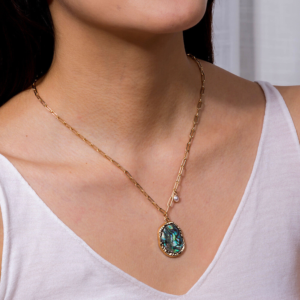 Irregular Metal Pendant Natural Color Abalone Shell Necklace 
