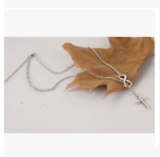 Cross short necklace