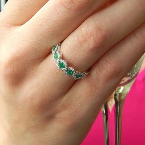 8 Characters Full Diamond Ruby Ring Female European And American Fashion Emerald Zircon Ring