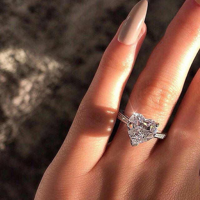 Inlaid AAA zircon heart-shaped ring