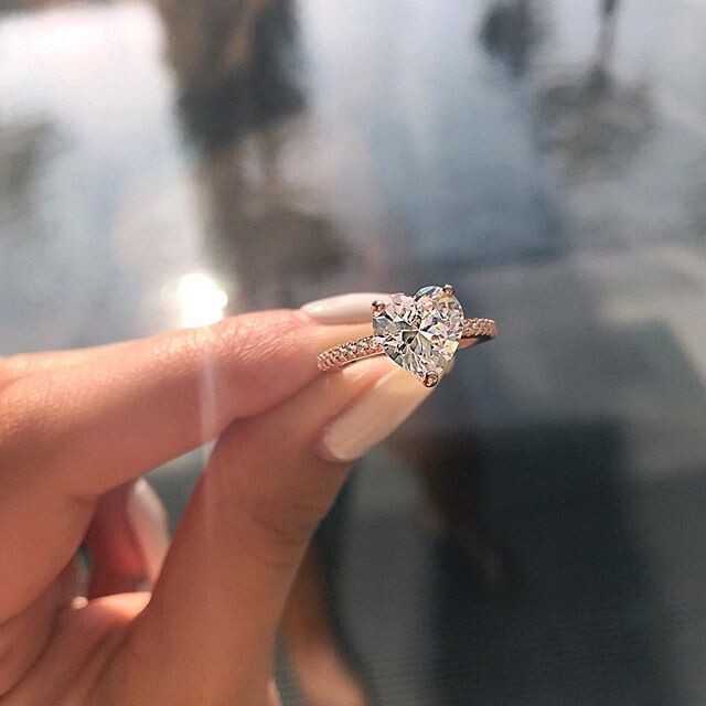 Inlaid AAA zircon heart-shaped ring