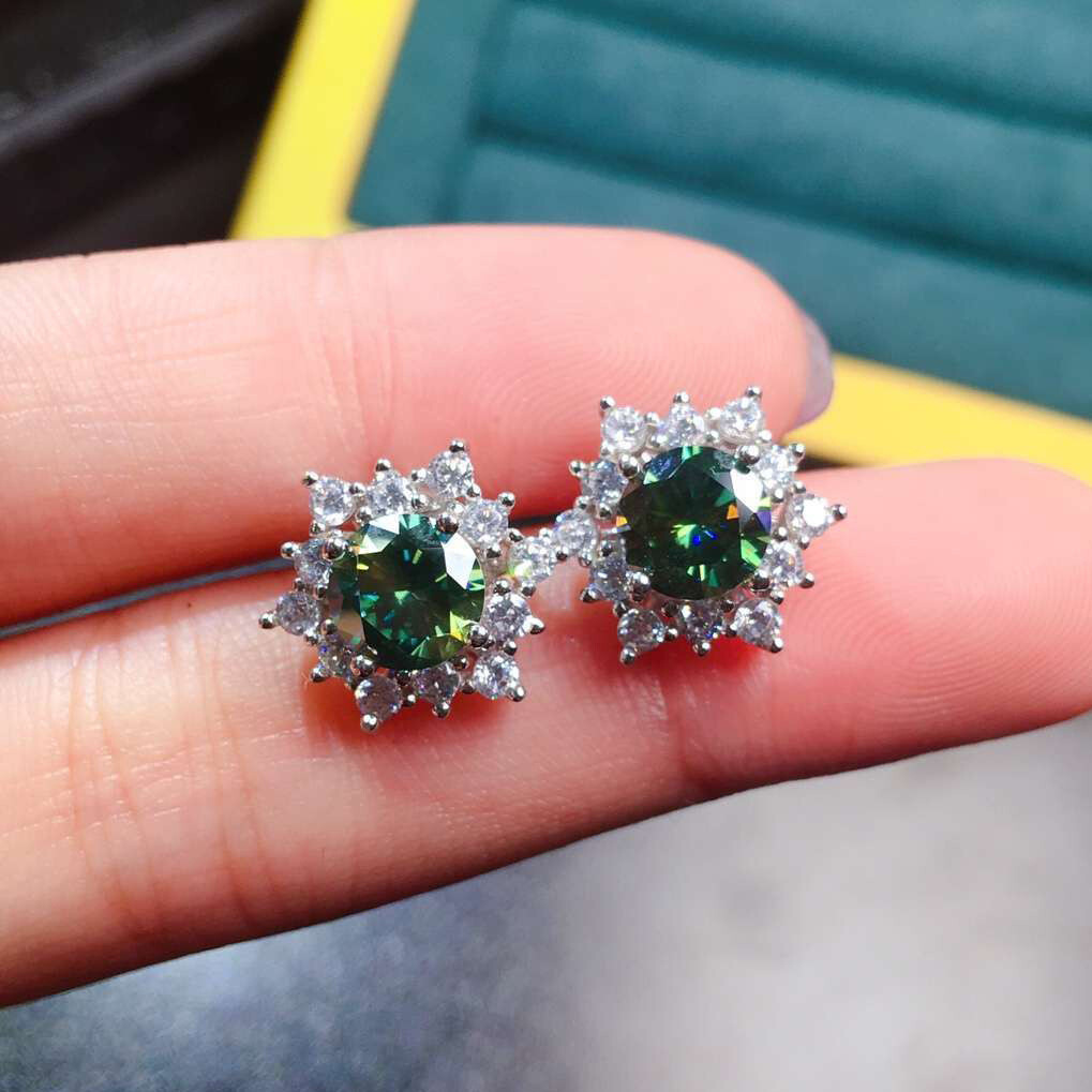 Hearts And Arrows Plated PT950 Simulation Blue And Green Moissan Diamond Simple Earrings Female Vibrato Fast Hand Net Celebrity Live Jewelry