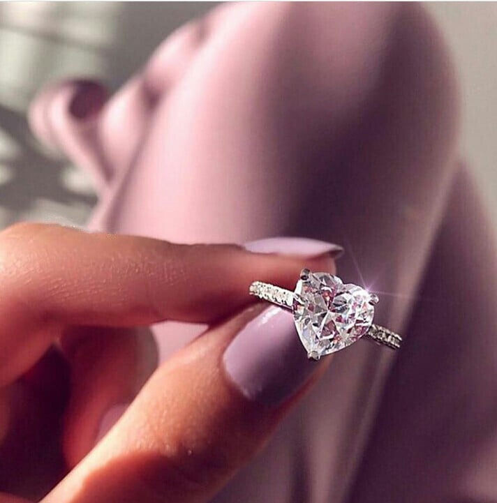 Inlaid AAA zircon heart-shaped ring