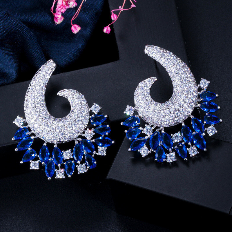 Creative Exaggerated Full Diamond Earrings Super Flash Zircon Ladies Wild Ear Jewelry