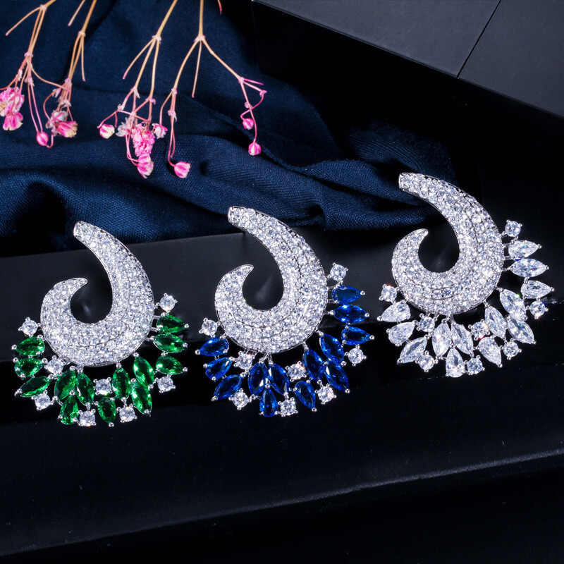 Creative Exaggerated Full Diamond Earrings Super Flash Zircon Ladies Wild Ear Jewelry