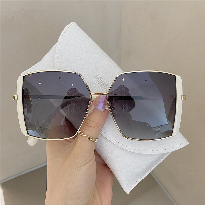 Oversized Frame Black Sunglasses 