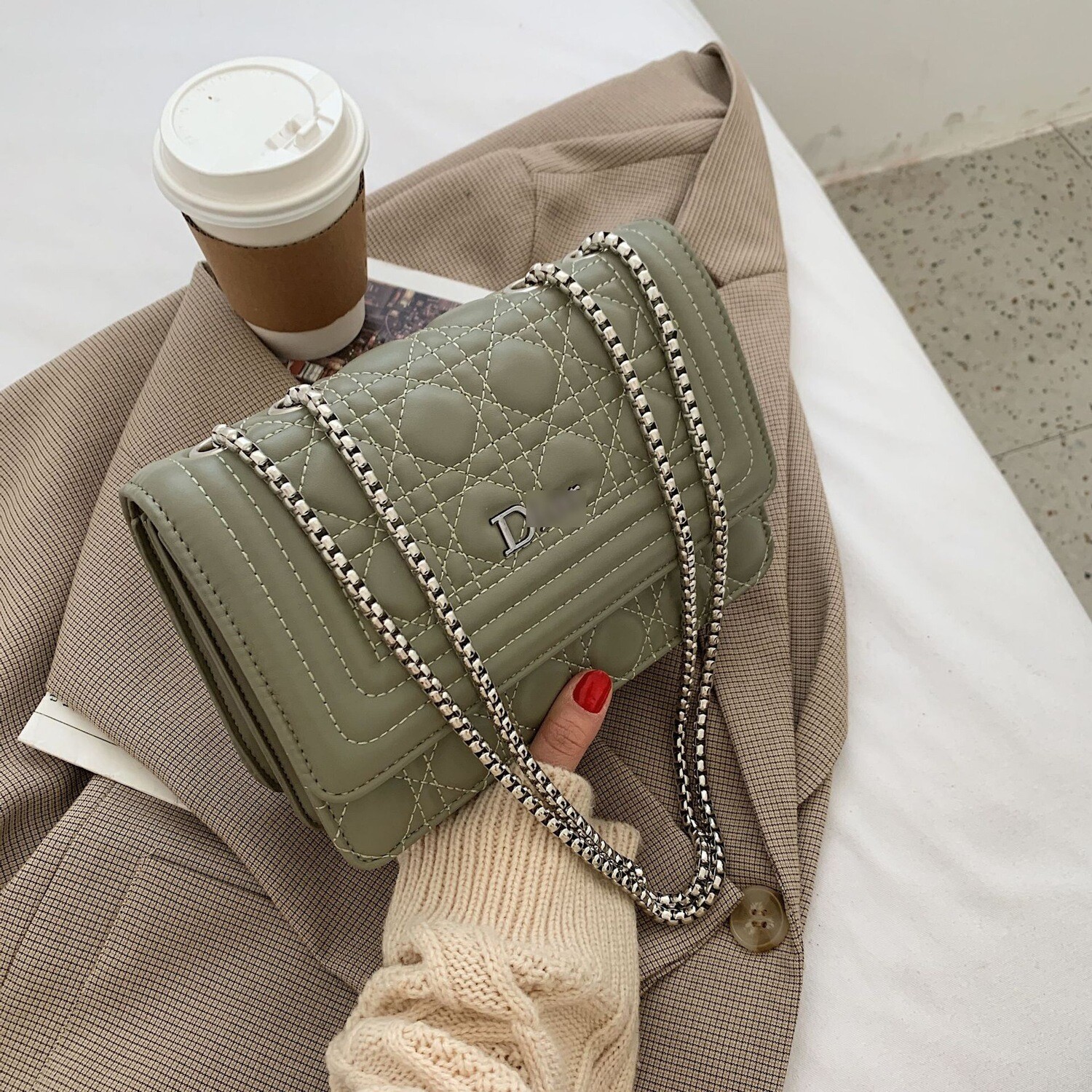 2022 New Shoulder Messenger Bag   Of The Atmosphere Simple Small Square Bag Embroidered Thread Diamond Chain Female Bag