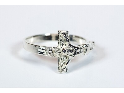 Ladies Sterling Crucifix Ring Sz 6