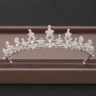 Zilverkleurige Diamonds & Pearls tiara