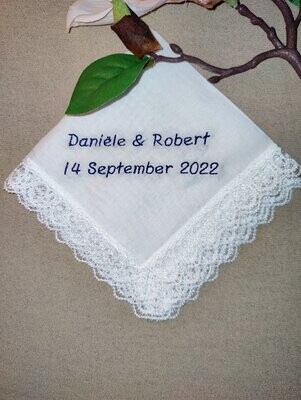 Bruiloft zakdoekje met 2 voornamen en huwelijksdatum