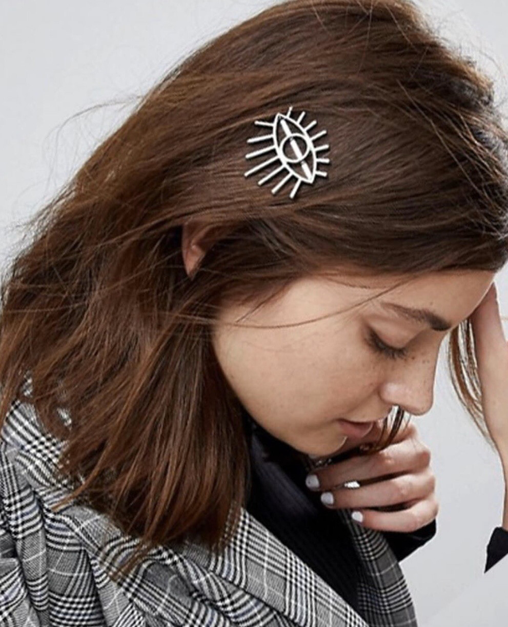 Hair accessory..
