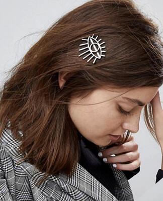Hair accessory..
