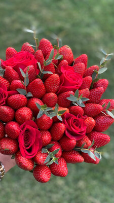 Strawberry Bouquet 🍓 التوصيل خلال ٤٨ ساعه