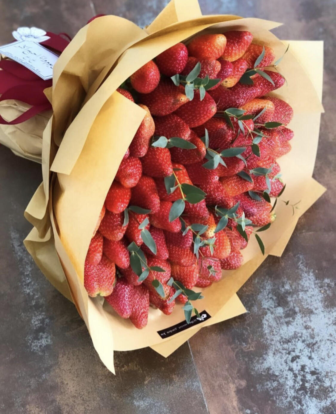 Strawberry Bouquet 🍓 التوصيل خلال ٤٨ ساعه