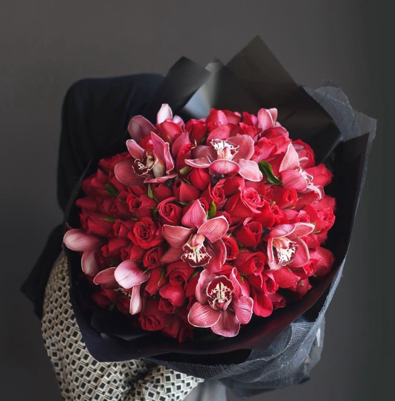 Red Rose and Cymbidium bouquet 🌹