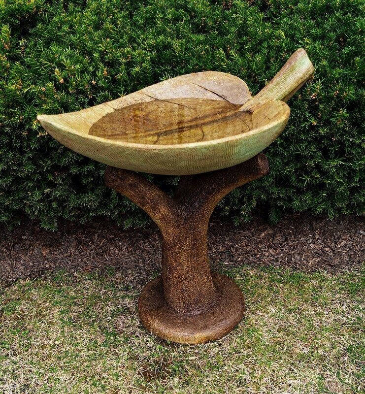 LARGE LEAF BIRDBATH