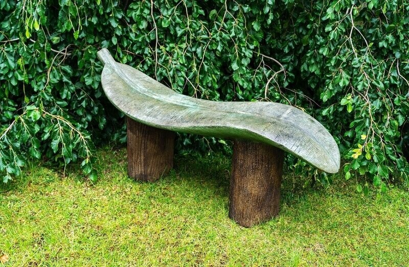 GIANT LEAF BENCH