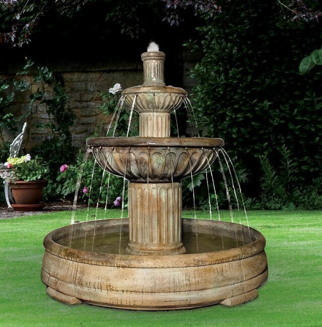 FLUTED FOUNTAIN IN GRANDO POOL