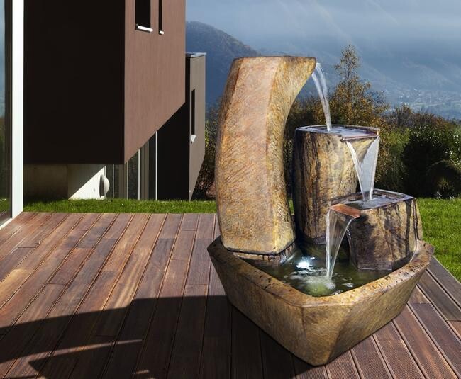 CURVING VESSELS FOUNTAIN