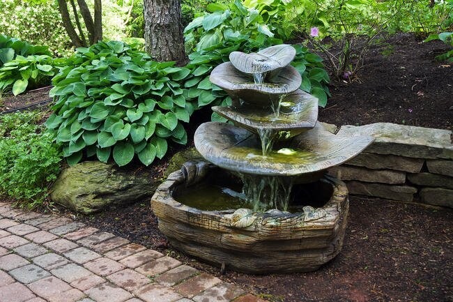 GIANT LEAF FOUNTAIN