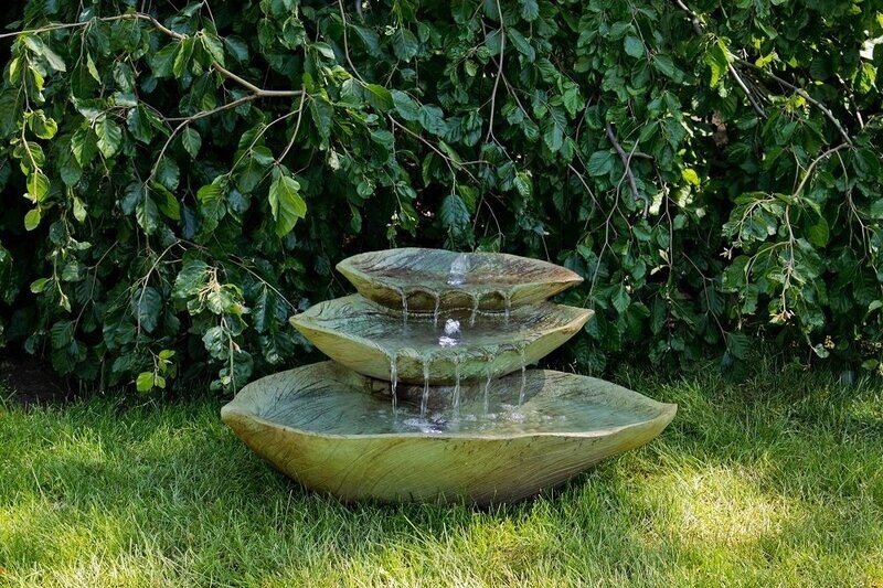 CASCADING LEAF FOUNTAIN